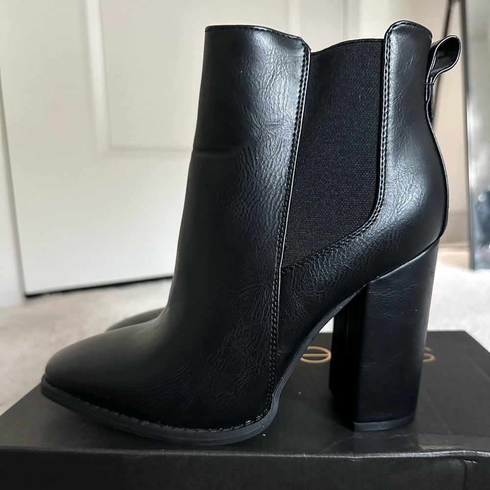 Elegant Black Leather Ankle Boots